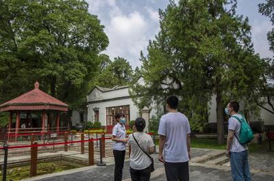 北京市屬公園加大限流管控:室內(nèi)設(shè)單行線 講解員室外講解